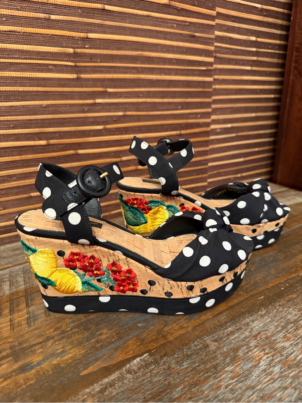 ❤️ Stunning Authentic Dolce & Gabbana Sandals Size 6